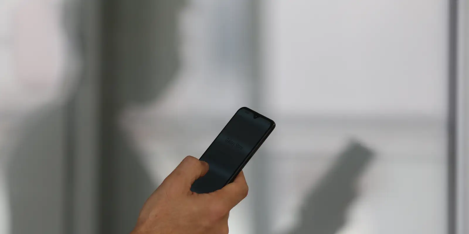 Casos de roubo de celular recuam no Brasil, mas furtos registram alta