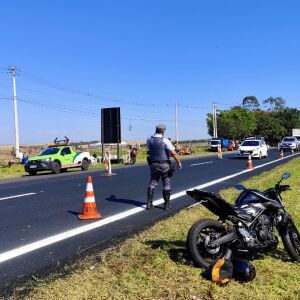 Motociclista fica em estado grave após acidente na Washington Luís