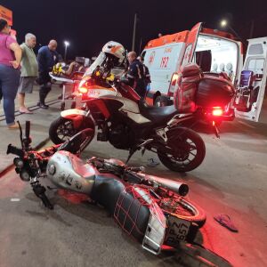 Motociclista de 18 anos fica ferido em acidente em São Carlos