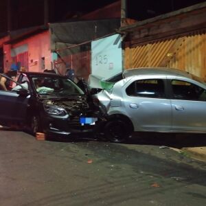 Motorista de aplicativo sofre mal súbito e colide veículo no Cidade Aracy II