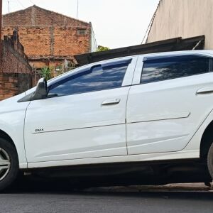 Veículo de motorista de aplicativo fica danificado em boca de lobo no Jardim das Torres
