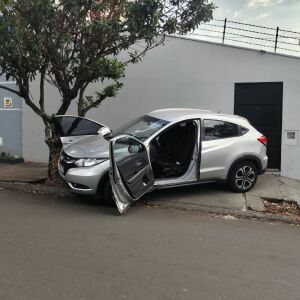 Mulher é atingida pelo próprio carro durante acidente em São Carlos