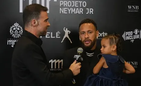 Neymar rebate imprensa ao comentar polêmicas recentes com a família