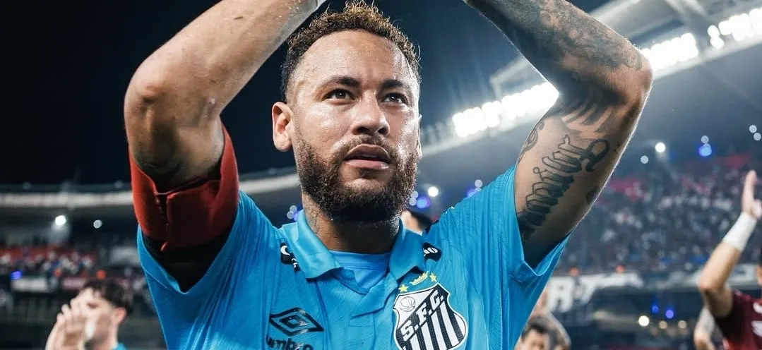 Neymar rebate provocações de torcedores e presidente do Remo na web