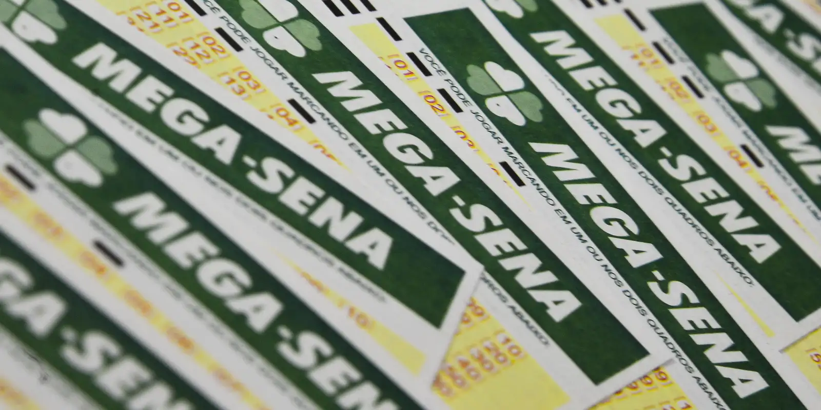 Mega-Sena acumula e prêmio principal chega a R$ 165 milhões