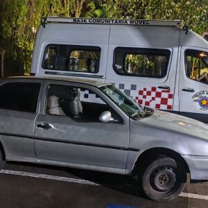 Polícia militar recupera carro furtado após perseguição em São Carlos