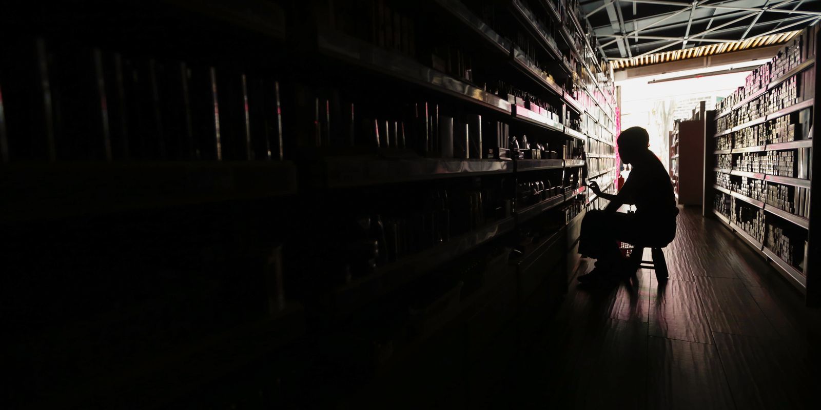 Procon-RJ orienta como pedir ressarcimento por falta de luz após ventania