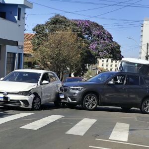 Quatro acidentes em São Carlos são registrados no mesmo cruzamento nesta manhã