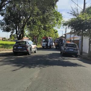 Atendimento do SAMU socorre homem após surto e parada no Jardim Ipanema
