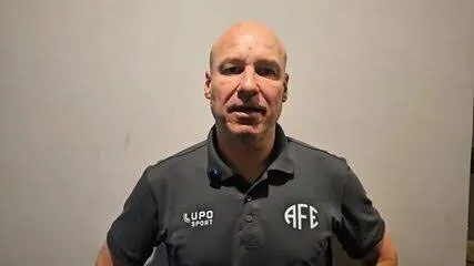 Rogério corrêa critica arbitragem após derrota da ferroviária