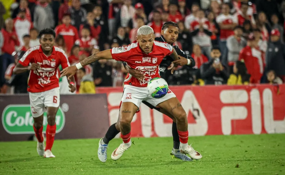 Violência no futebol colombiano paralisa duelo entre Santa Fe e América de Cali