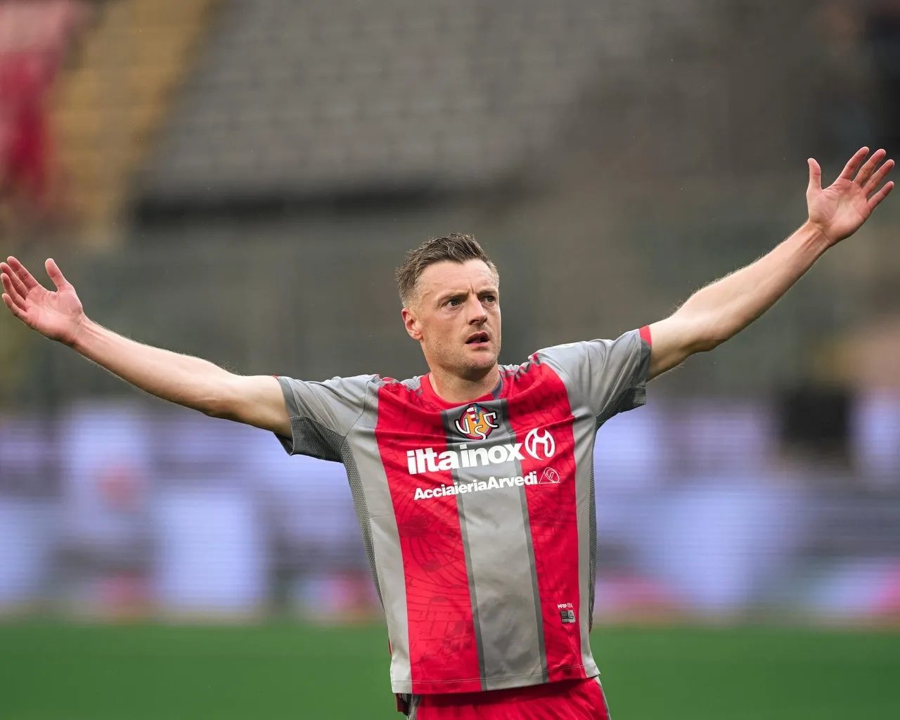 São Paulo estuda contratação do atacante Jamie Vardy para o ataque