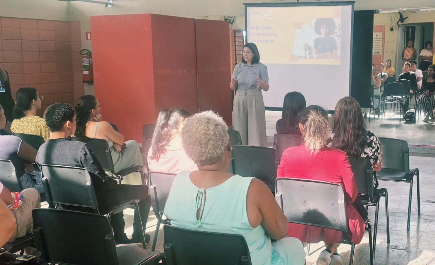 Sebrae-SP leva empreendedorismo para mulheres atendidas pela Casa da Mulher Paulista