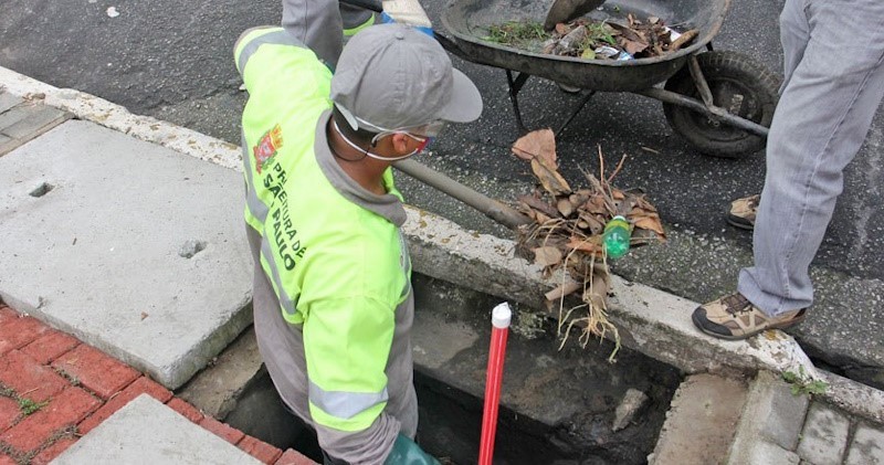Prefeitura de Araraquara não adota cronograma fixo para a limpeza de bueiros