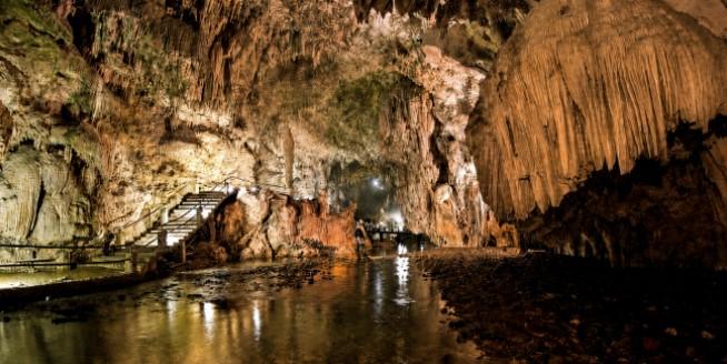 Sesc Araraquara leva grupo para explorar as cavernas do PETAR