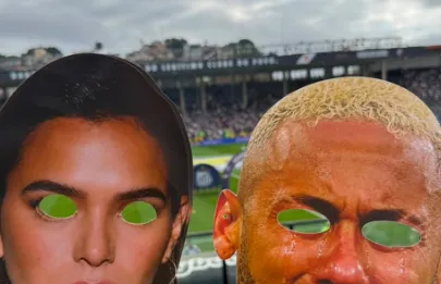 Torcedores do Vasco distribuem máscaras de Neymar em São Januário