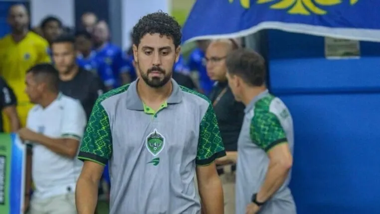 Técnico João Victor realiza curso da Licença A da CBF antes de voltar ao Manaus