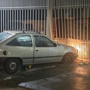 Polícia recupera veículo furtado em São Carlos após perseguição e batidas