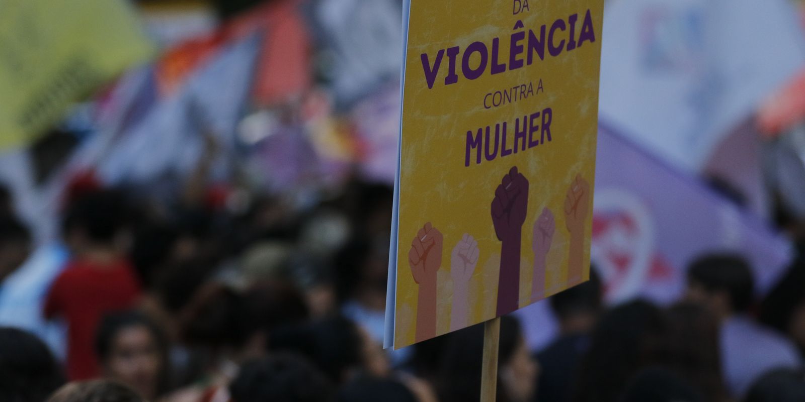 Violência contra a mulher mobiliza capacitação para 7,5 mil agentes