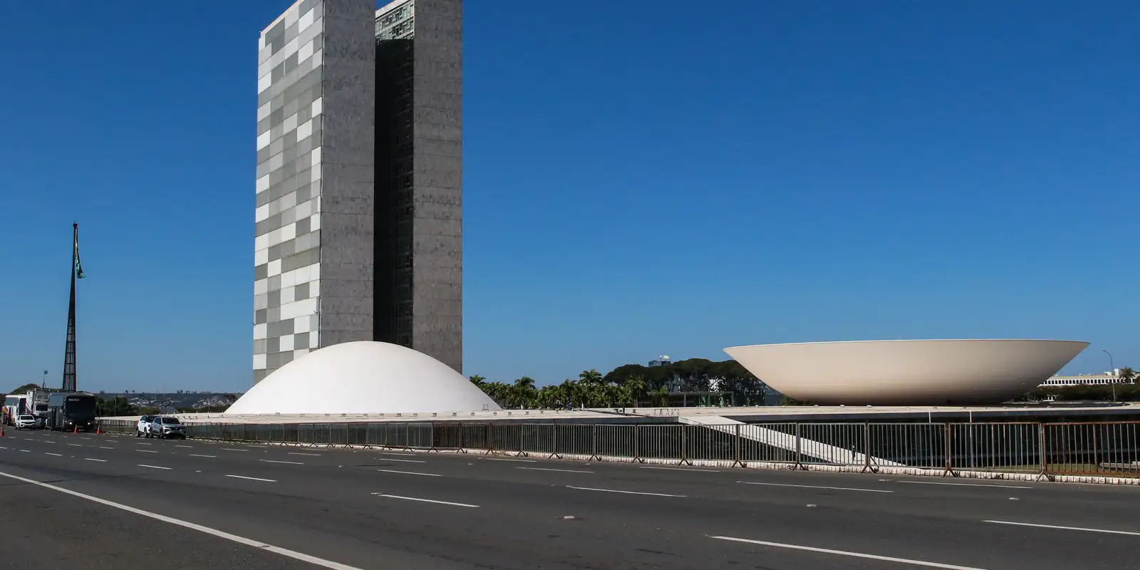 Votação da MP sobre a taxa das blusinhas é adiada para terça-feira