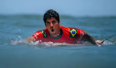 Gabriel Medina sofre acidente durante treino da etapa da WSL em Teahupoo