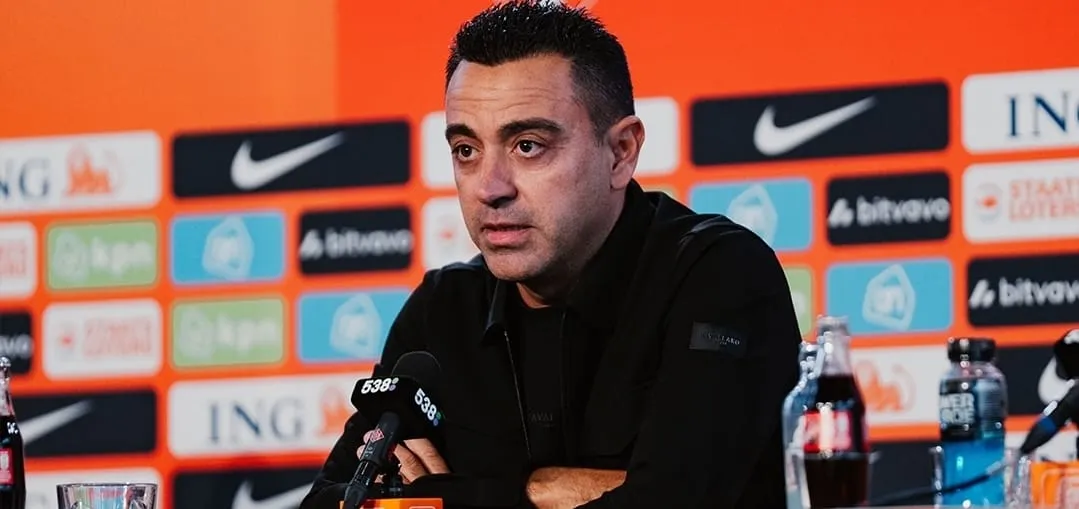 Xavi escapa de polêmica em apresentação na Holanda e avisa: estou pronto