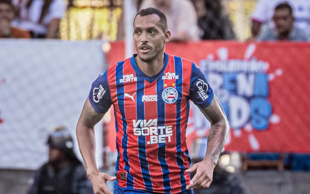 David Duarte passa mal em campo durante jogo do Bahia contra a Chapecoense