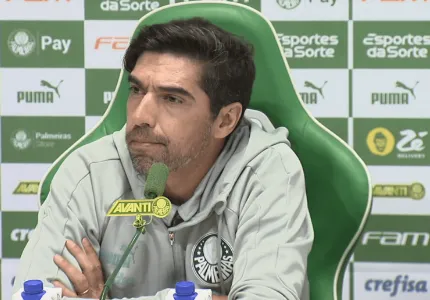 Abel Ferreira critica microfones na beira do campo e manda recado ao STJD