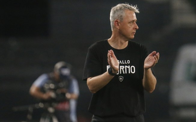 Botafogo contrata Tite e volta a ter um técnico brasileiro após 938 dias