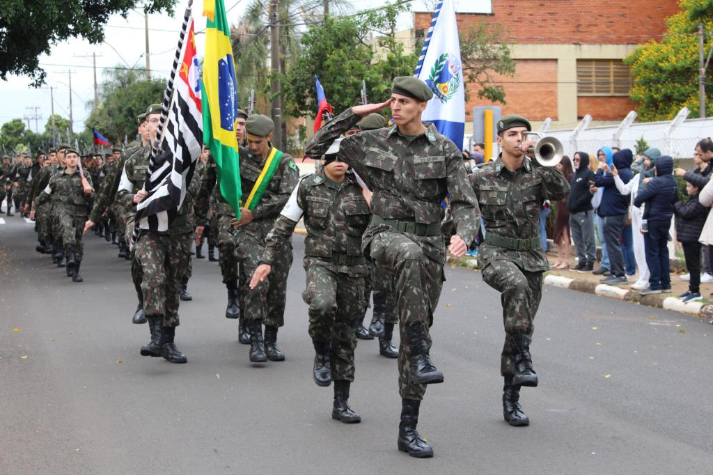 Desfile cívico em Araraquara marca os 204 anos da Independência do Brasil