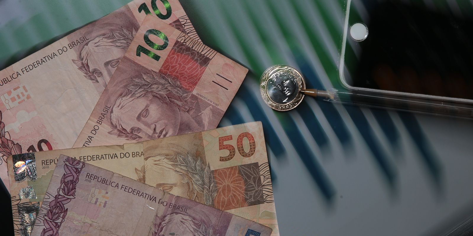 Copom detalha corte na taxa Selic devido à desaceleração econômica