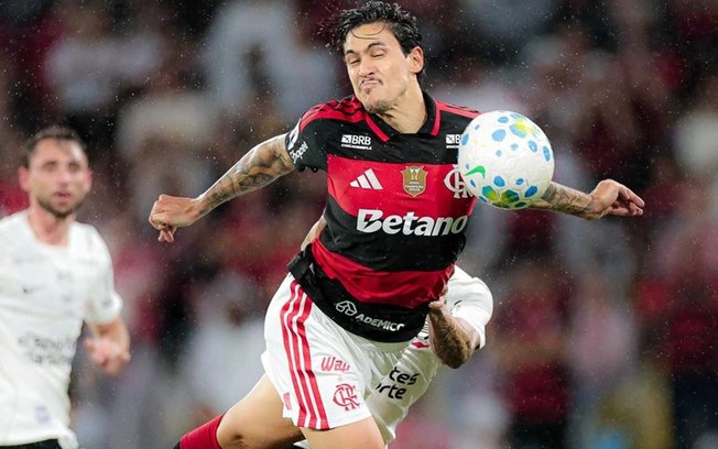 Bruno Henrique decide clássico e garante liderança do Flamengo no Brasileirão