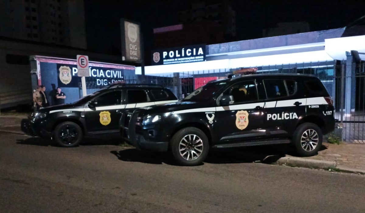 Casal é preso por tráfico de drogas e remédios proibidos na internet