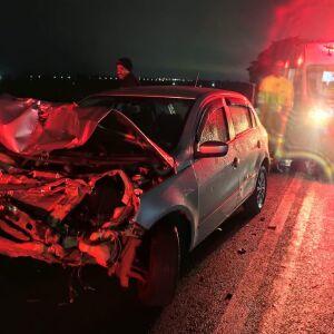 Acidente na Rodovia Washington Luís envolve carro e caminhão em Ibaté