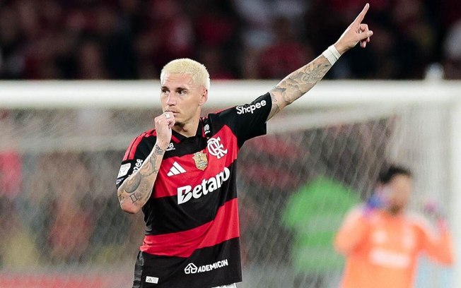 Varela quebra longo jejum e marca gol pelo Flamengo no Brasileirão