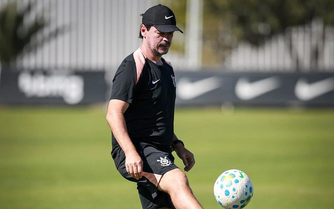 Corinthians conta com o retorno de André para enfrentar o Estudiantes