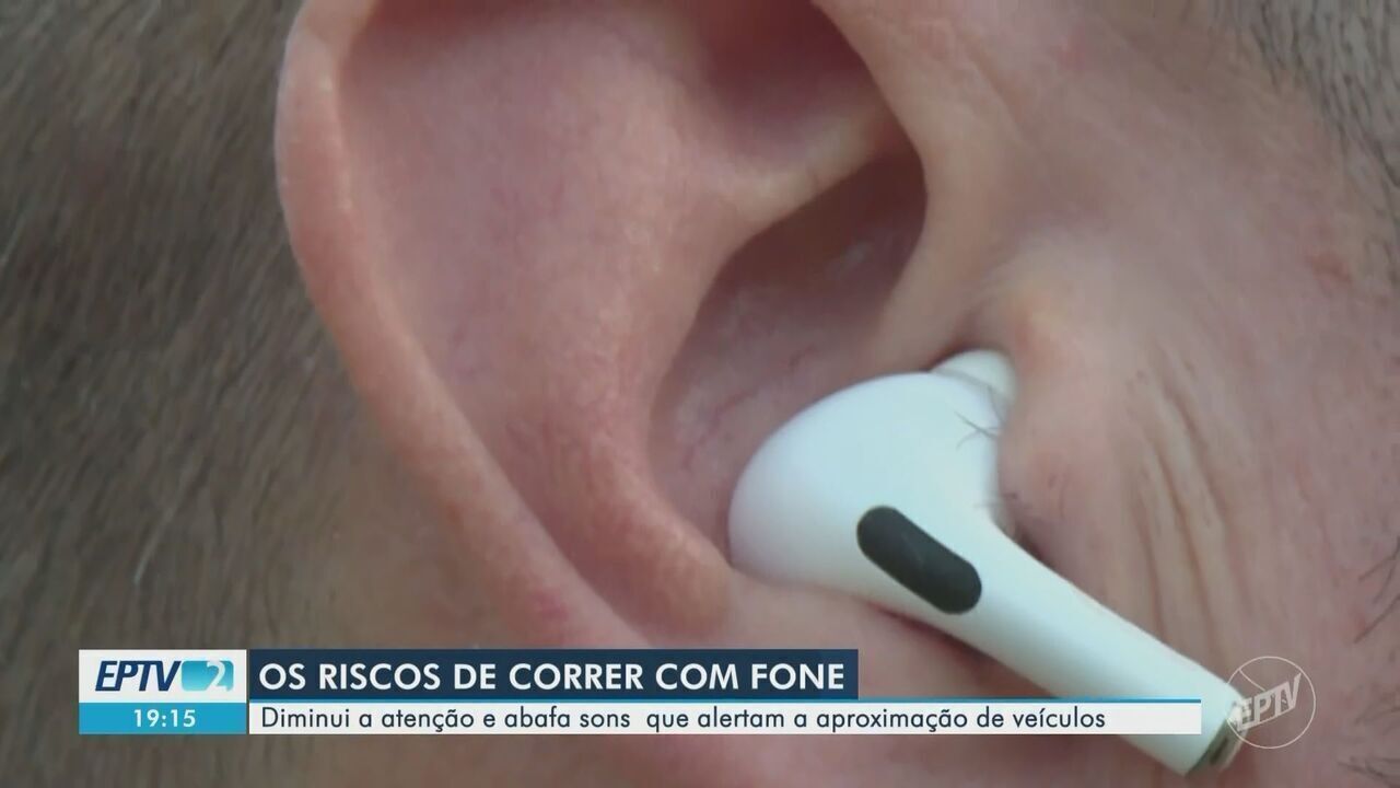 Perigo do uso de fones de ouvido no trânsito ao correr ou caminhar nas ruas