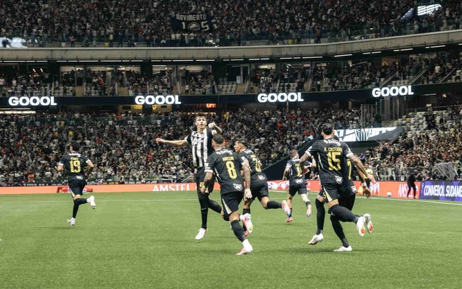 Gabriel Delfim brilha nos pênaltis e garante o Atlético na semifinal da Sul-Americana