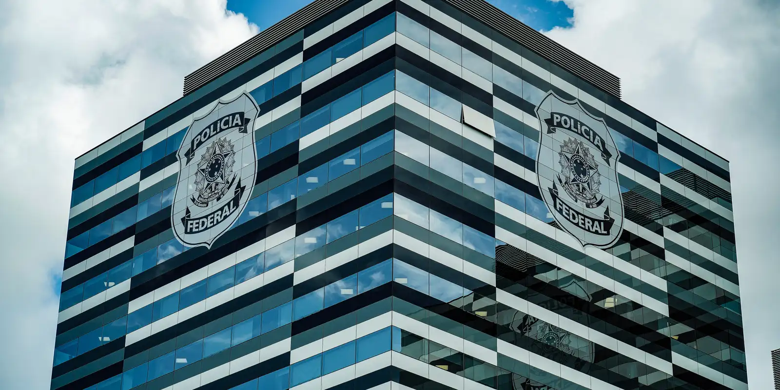 Diretores da Polícia Federal apoiam Andrei Rodrigues e entregam cargos no STF