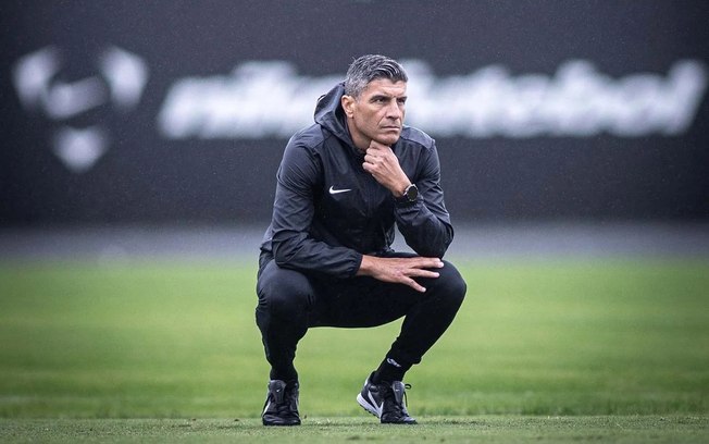 Vasco no Brasileirão precisa de um empate contra o Coritiba para sair do Z4