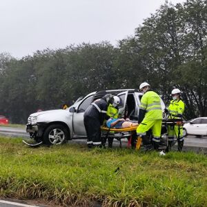 Forte chuva provoca acidente na SP-318 e deixa vítima em São Carlos