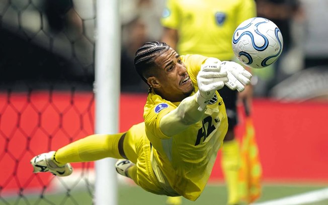 Everson elogia Gabriel Delfim após classificação heroica do Atlético