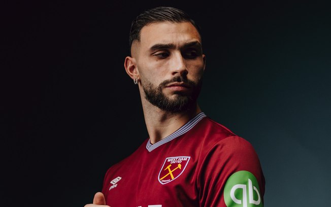 Taty Castellanos, ex-alvo do Flamengo, é acusado de cuspir em rival na Inglaterra
