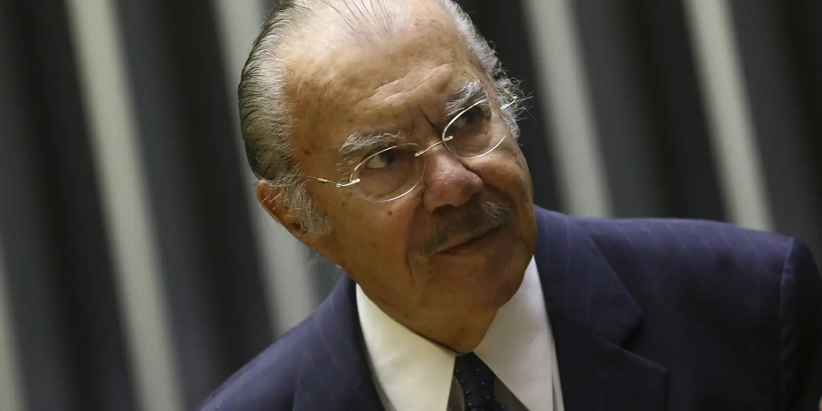 Ex-presidente José Sarney permanece internado em hospital de São Paulo