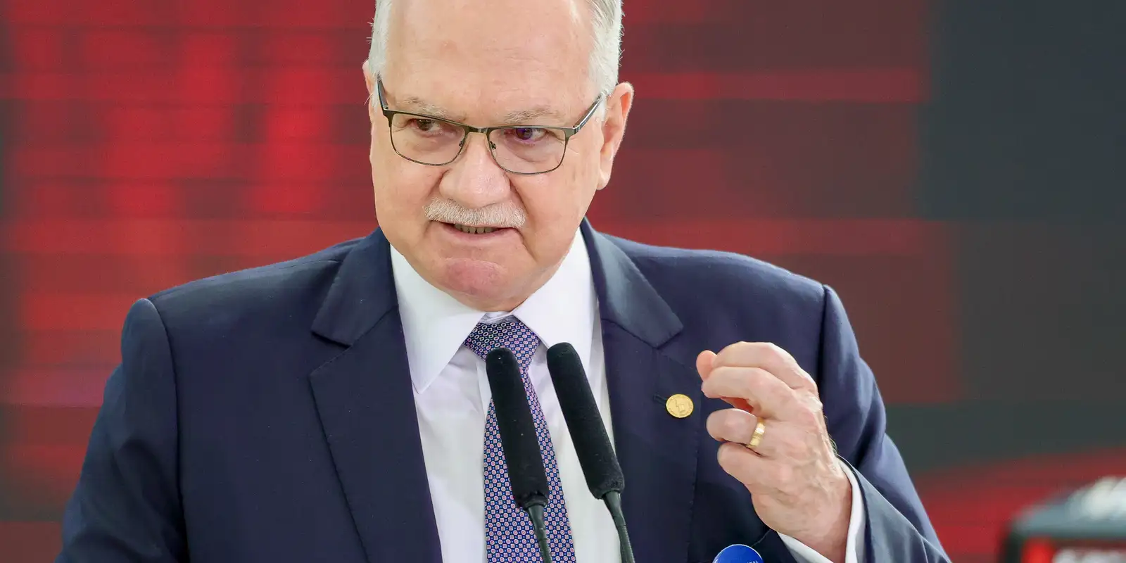 Fachin dá cinco dias para Mendonça e Gonet se manifestarem em crise no STF
