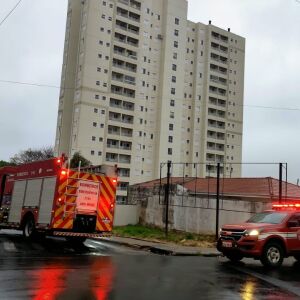 Corpo de Bombeiros atende chamado após fumaça assustar moradores em São Carlos