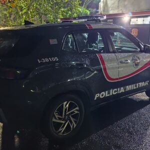 Homem é preso em flagrante com carro furtado após fuga em São Carlos