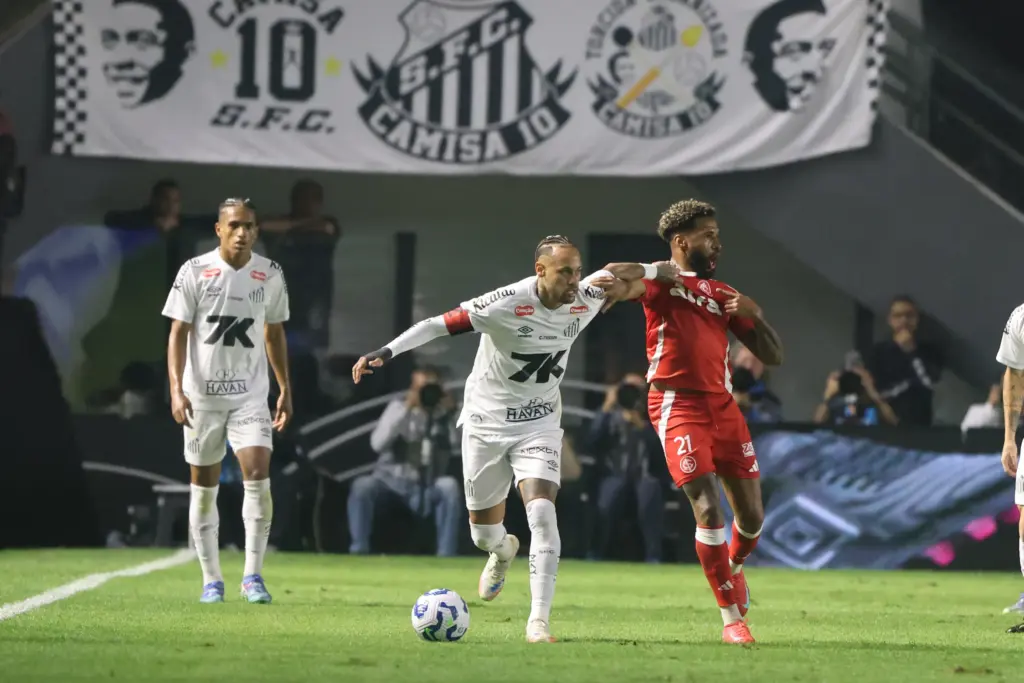 Internacional x Santos: onde assistir, horário e escalações no Brasileirão
