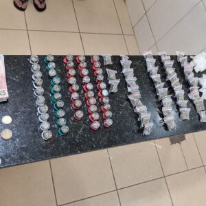 Jovem de 18 anos é preso por tráfico de drogas em são carlos