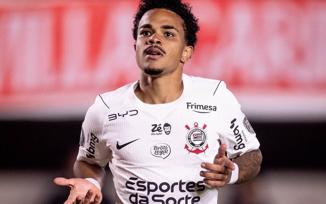 Kaio César avalia impacto de salários atrasados no Corinthians antes de decisão